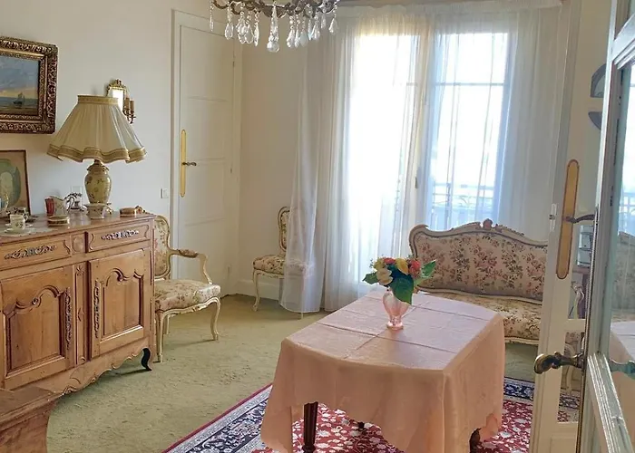 Prestigious Parisian Vintage Apartment Paris